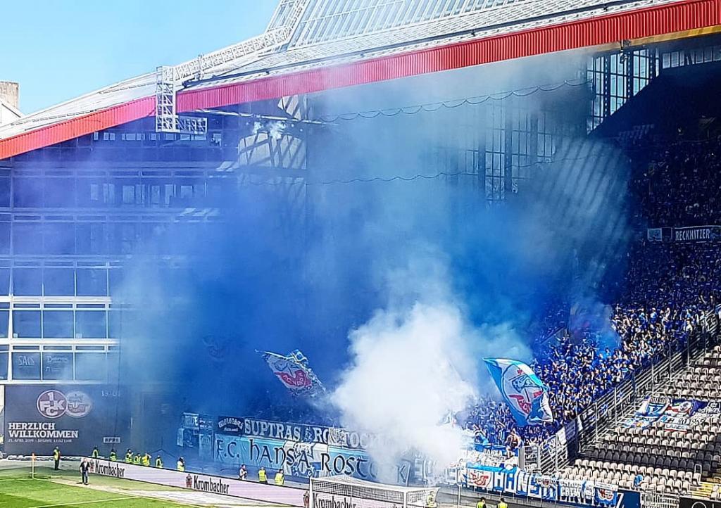 Rostock mit Pyroshow in Kaiserslautern! - FC Hansa Rostock | Pyroshow - Bild 2