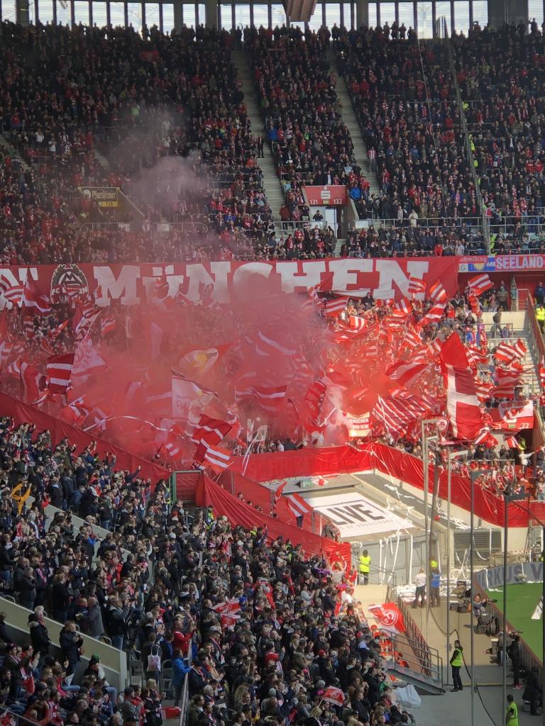Bayern-Intro in Düsseldorf! - Bayern München | Choreo
