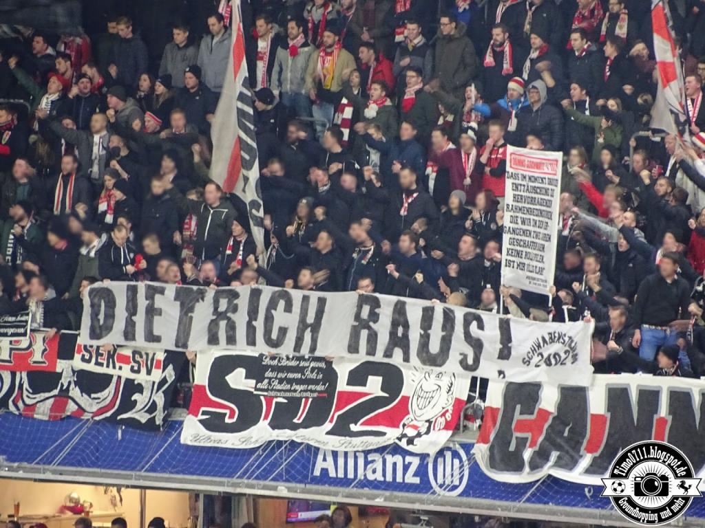 Stuttgarter Fanszene mit „Dietrich raus“-Spruchband! - VfB Stuttgart | Spruchband