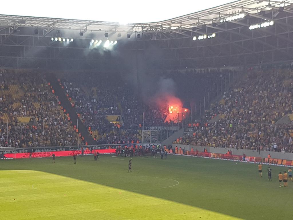 Paderborn mit Pyro in Dresden! - SC Paderborn 07 | Pyroshow - Bild 3