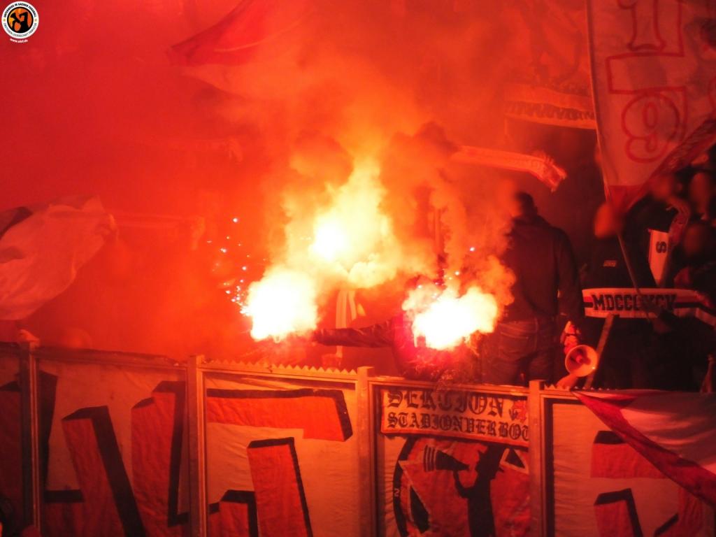 Düsseldorf mit Pyroshow auf Schalke! - Fortuna Düsseldorf 1895 e.V. | Pyroshow - Bild 2