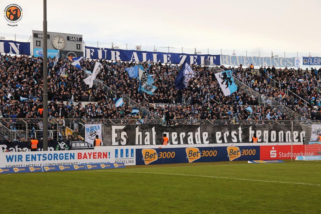 1860 Fans mit „Es hat gerade erst begonnen!“-Spruchband! - TSV 1860 München | Spruchband