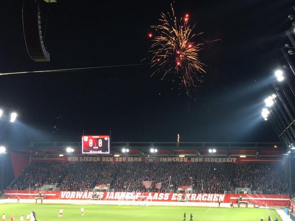 Intro und Feuerwerk in Regensburg! - SSV Jahn Regensburg | Choreo