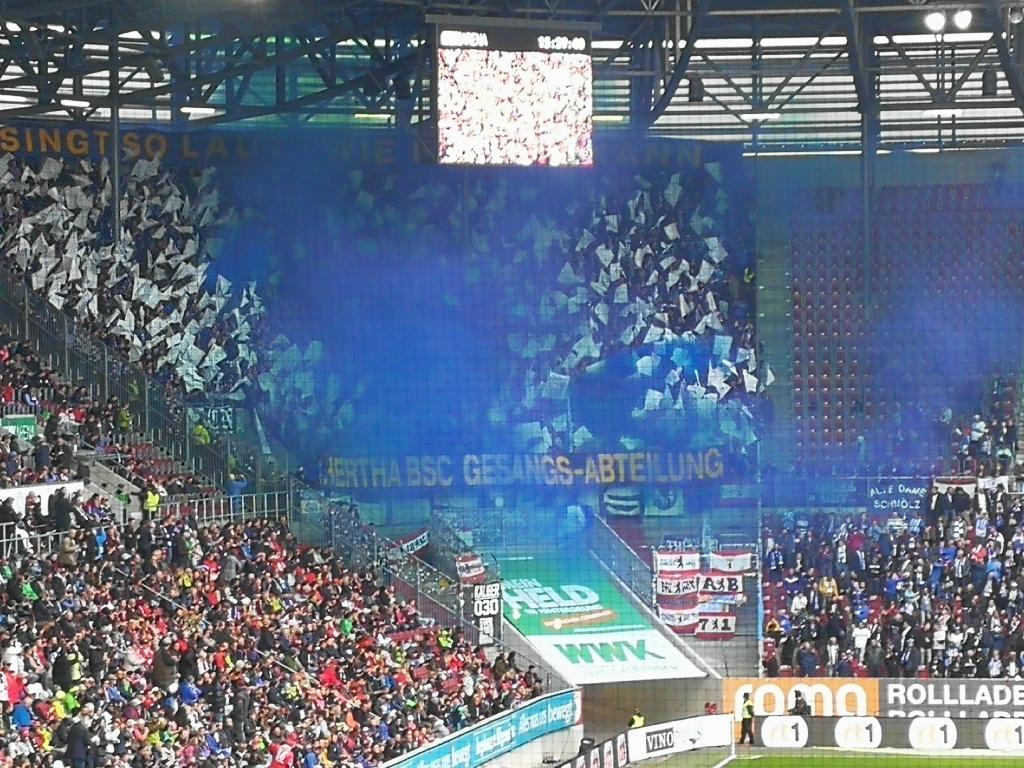 Hertha mit Intro und Rauch in Augsburg! - Hertha BSC | Choreo - Bild 2