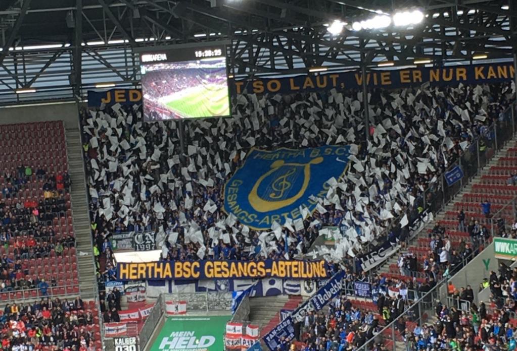 Hertha mit Intro und Rauch in Augsburg! - Hertha BSC | Choreo - Bild 1