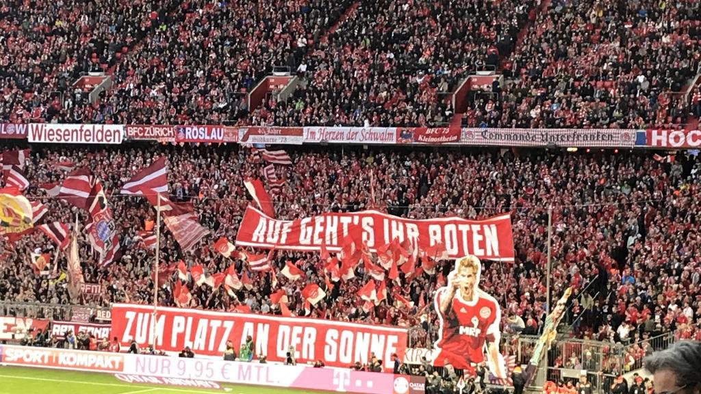 Bayern mit Intro und Spruchband gegen Dortmund! - Bayern München | Spruchband - Bild 1
