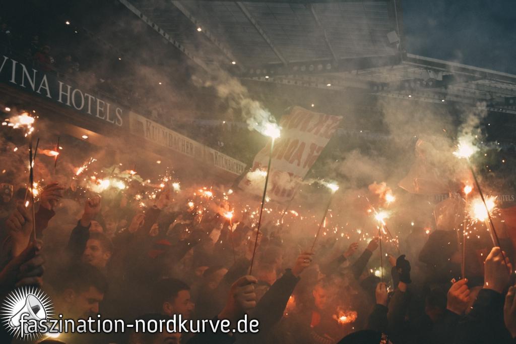 Choreo, Wunderkerzen und Weihnachtsgrüße in Nürnberg! - 1. FC Nürnberg e.V. | Choreo - Bild 4