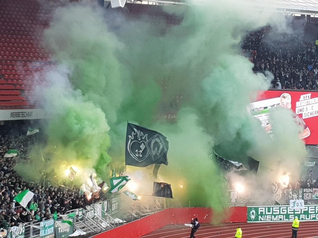 Werder Ultras mit Pyro in Nürnberg! - Werder Bremen | Pyroshow - Bild 2