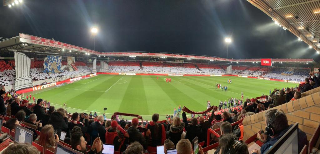 Union Berlin mit einer Ganzstadion-Choreo - 1. FC Union Berlin e.V. | Choreo