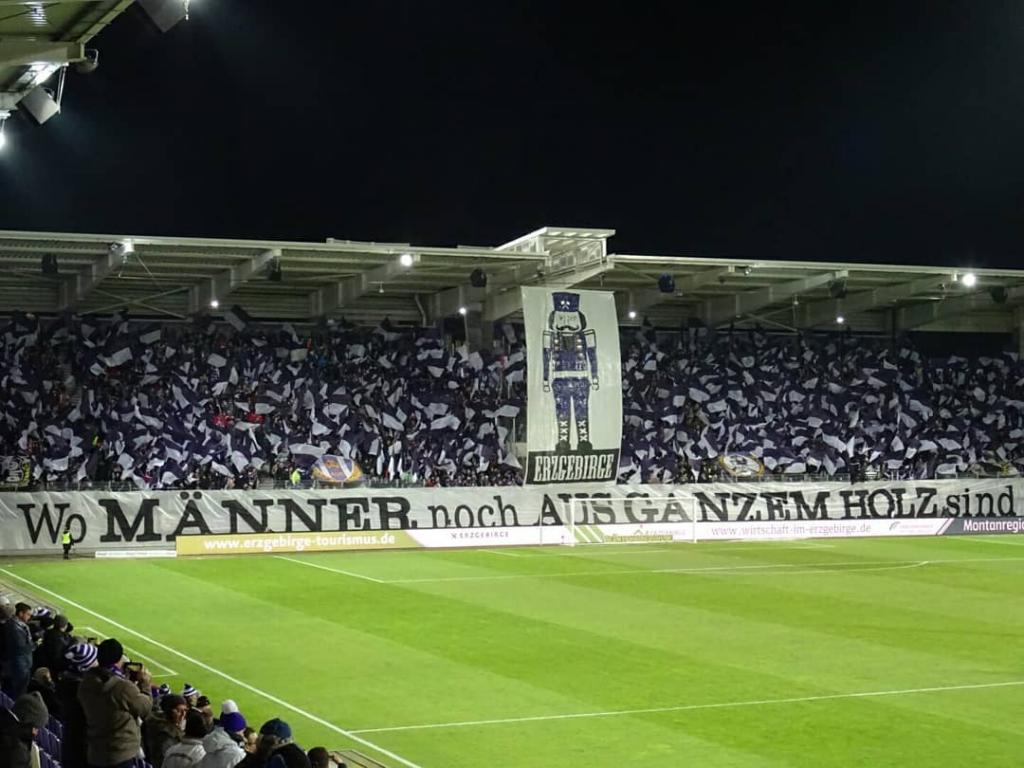 "Wo Männer noch aus echtem Holz sind" - FC Erzgebirge Aue e.V. | Choreo