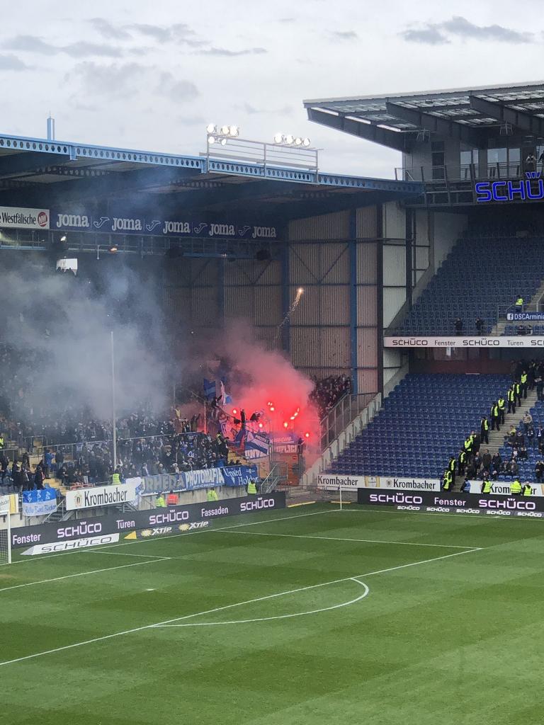 Bochum mit Pyroshow in Bielefeld! - VfL Bochum 1848 | Pyroshow - Bild 1