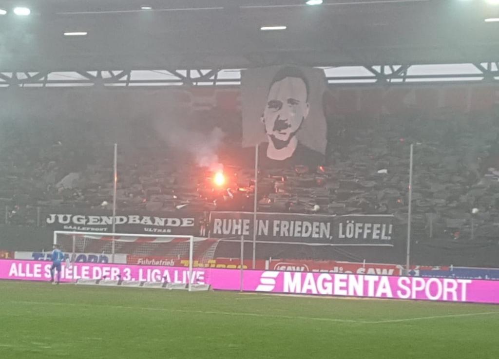 Ruhe in Frieden Löffel! - Hallescher FC | Choreo - Bild 1