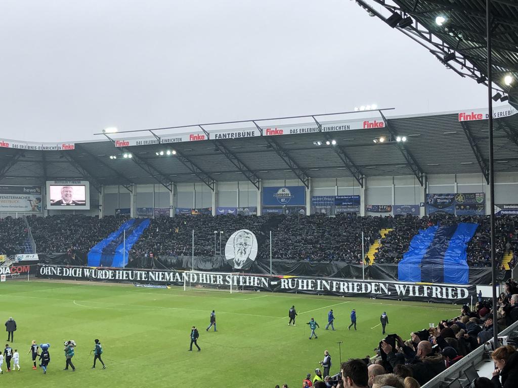 Choreo für verstorbenen Präsidenten! - SC Paderborn 07 | Choreo