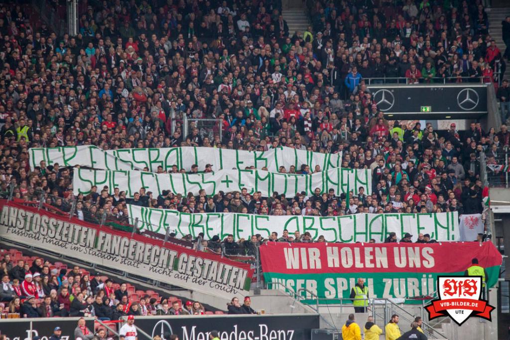 Augsburgs Protest gegen den Videobeweis - FC Augsburg | Spruchband