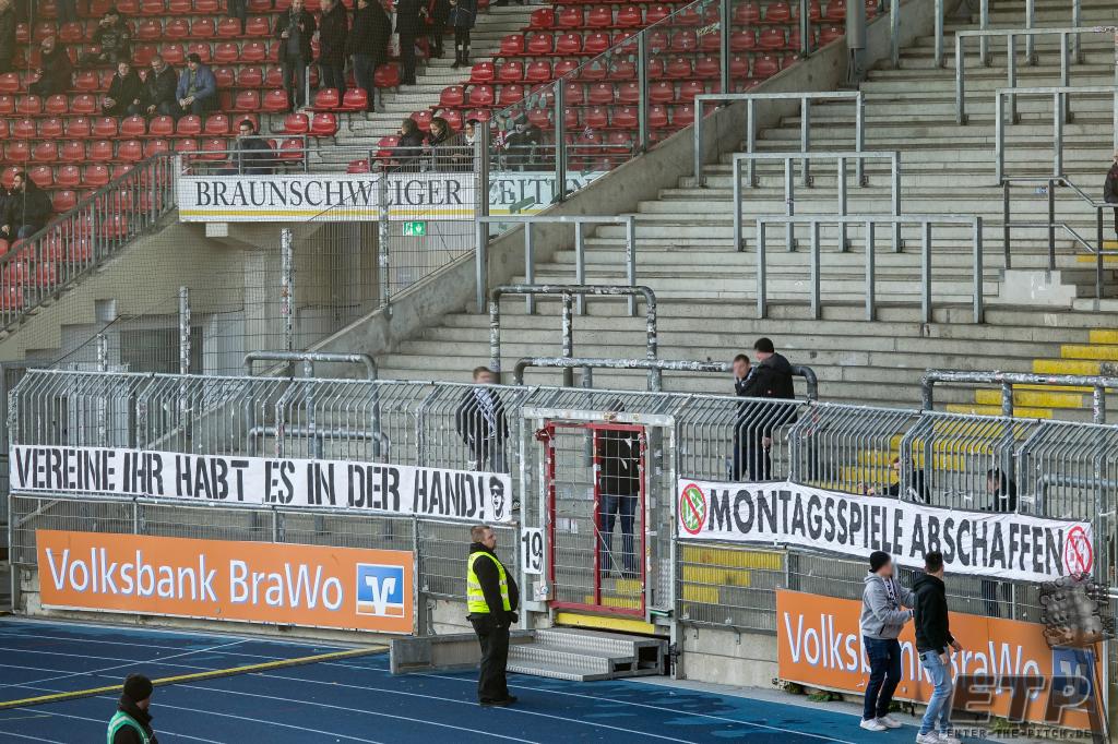 Aalens Protest am Protestspieltag - VfR Aalen | Spruchband
