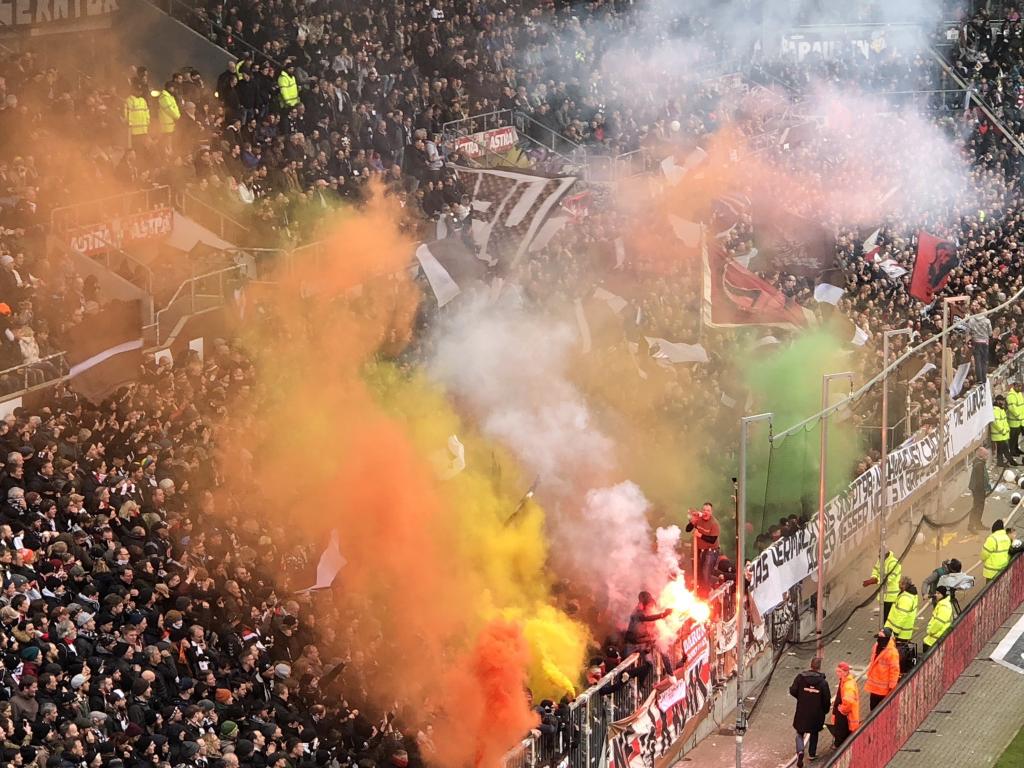 St. Pauli mit Pyro im Derby! - FC St. Pauli e.V. | Pyroshow - Bild 2