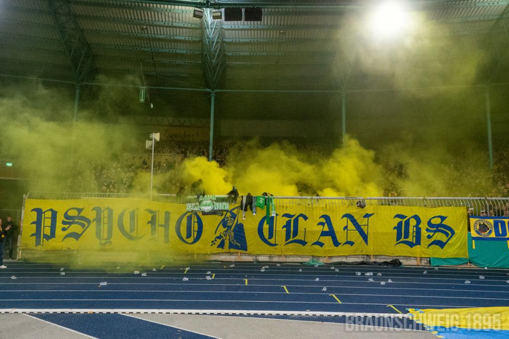 Braunschweig zündet gegen Wolfsburg - Eintracht Braunschweig | Pyroshow