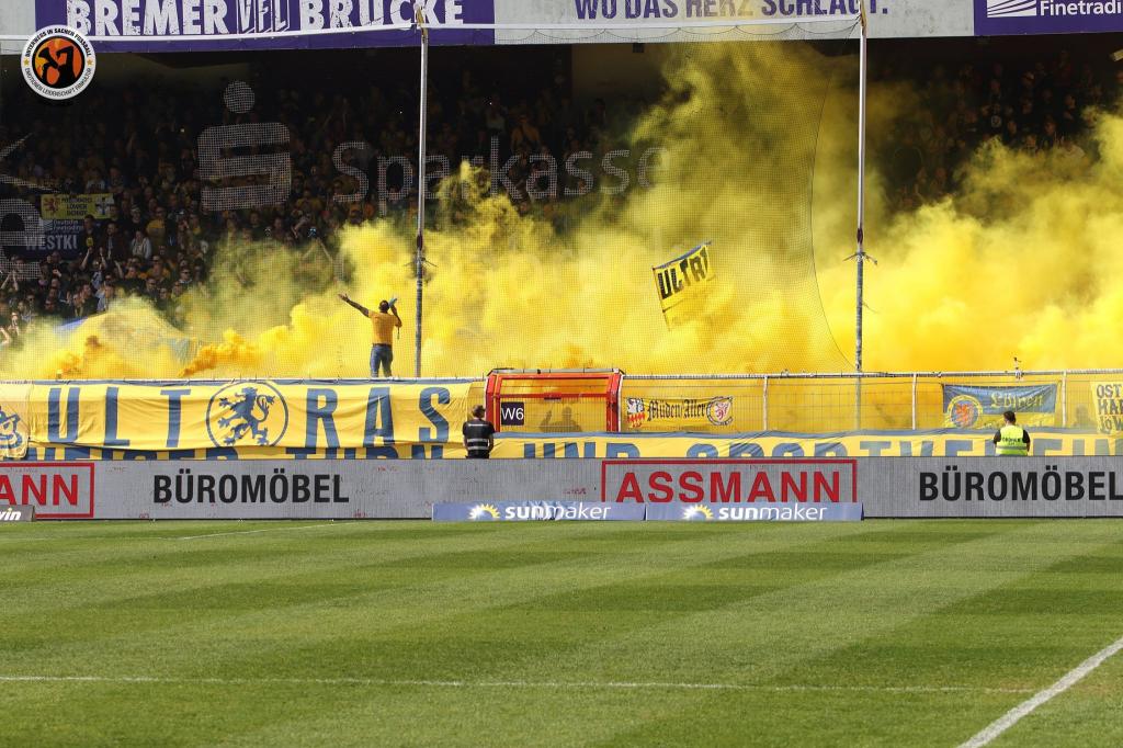 Gelber Rauch in Osnabrück - Eintracht Braunschweig | Pyroshow