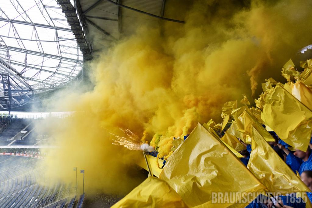 Braunschweig zündet in Hannover - Eintracht Braunschweig | Pyroshow