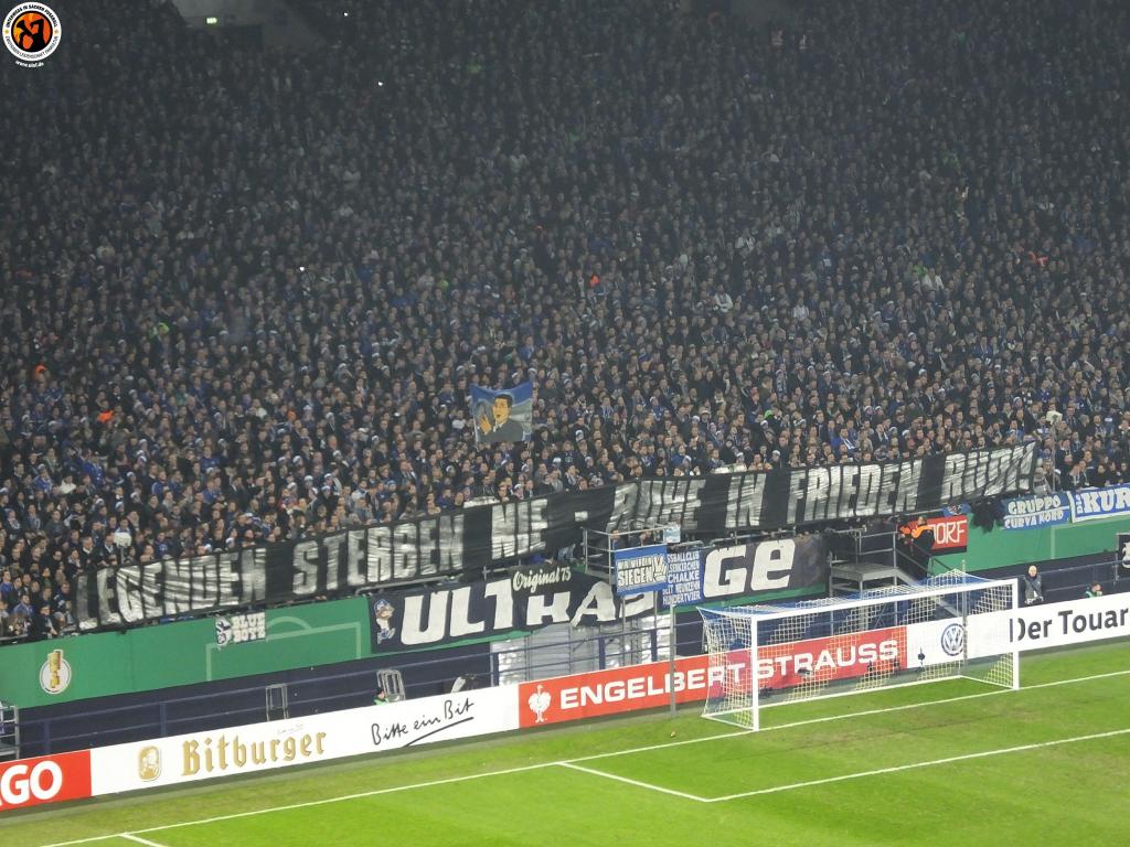 Nordkurve und Spieler trauern mit Banner um Rudi Assauer! - FC Schalke 04 e.V. | Spruchband - Bild 1