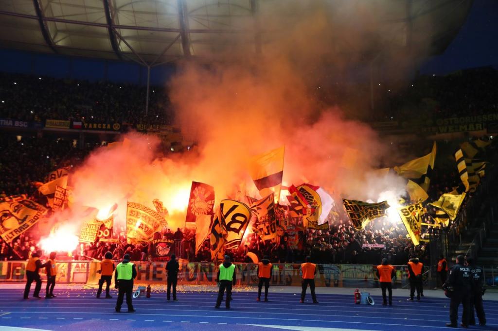 Dortmund zündet in Berlin - Borussia Dortmund | Pyroshow