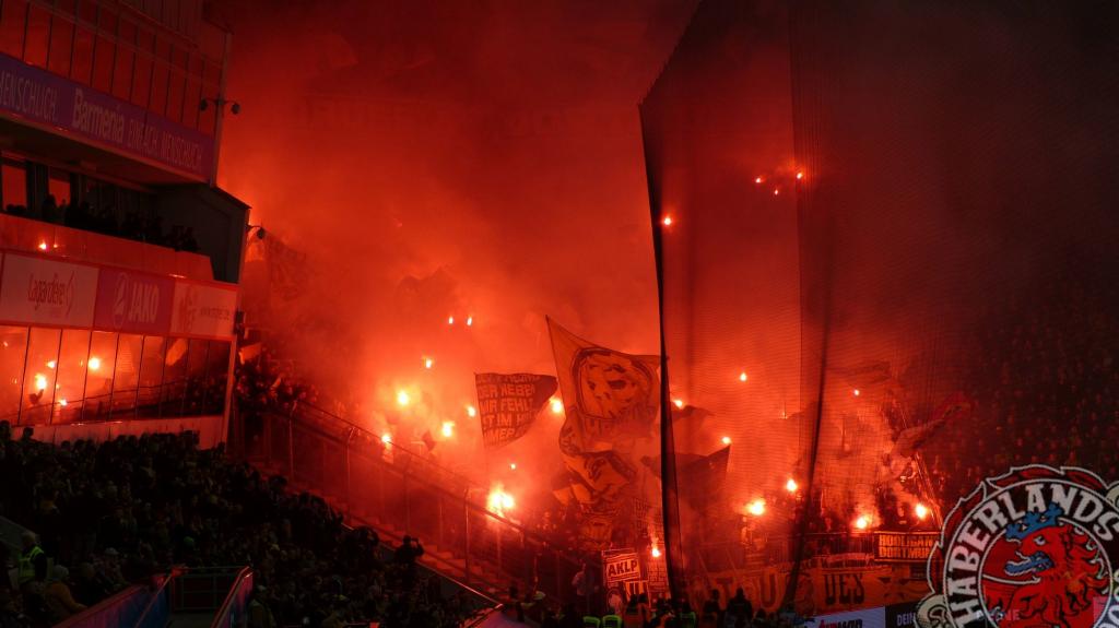Dortmund zündet in Leverkusen - Borussia Dortmund | Pyroshow