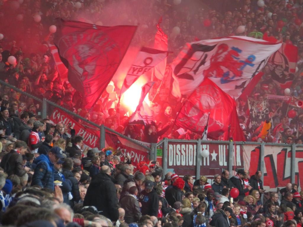 Düsseldorf zündet auf Schalke - Fortuna Düsseldorf 1895 e.V. | Pyroshow - Bild 2