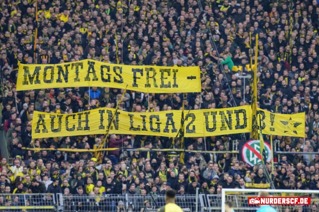 Dortmunds Protest am Protestspieltag! - Borussia Dortmund | Spruchband