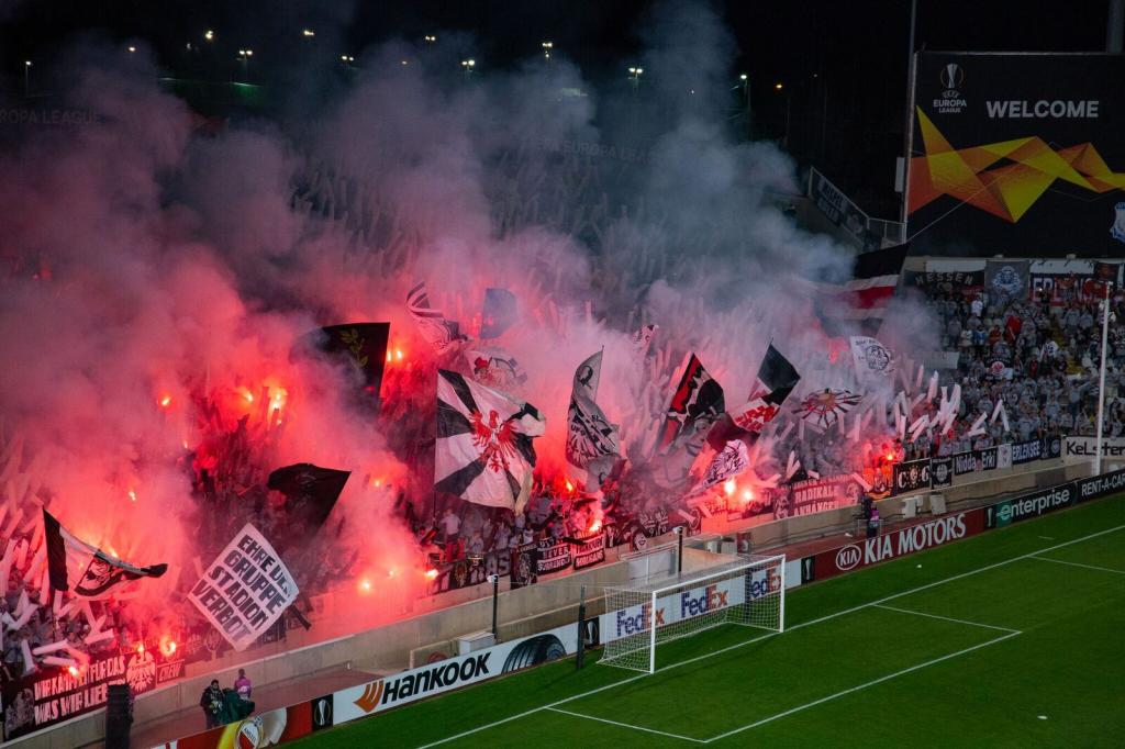 5.000 Frankfurter in Zypern - Eintracht Frankfurt | Rückblick - Bild 1