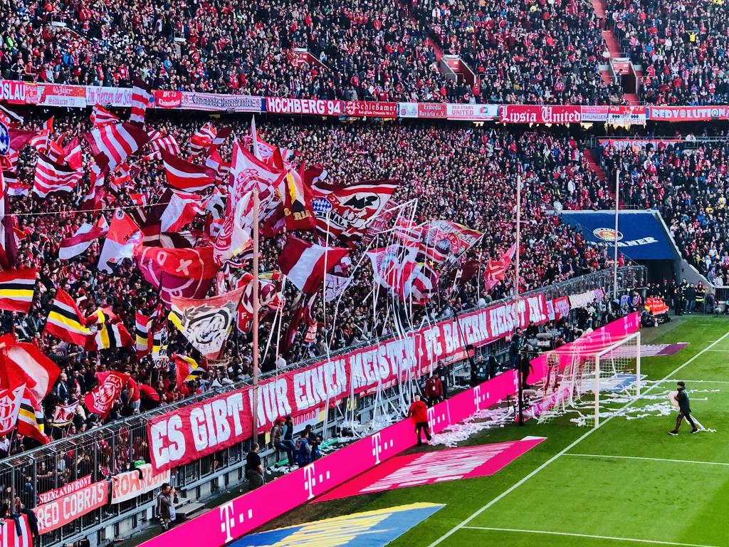 Bayern mit Intro und Spruchband gegen Dortmund! - Bayern München | Spruchband - Bild 2