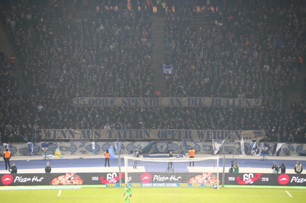 „Wenn aus Tätern, Opfer werden!“ - Hertha BSC | Spruchband