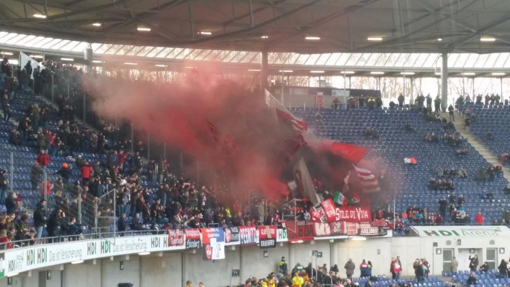 Nürnberg mit Rauch in Hannover! - 1. FC Nürnberg e.V. | Pyroshow - Bild 1