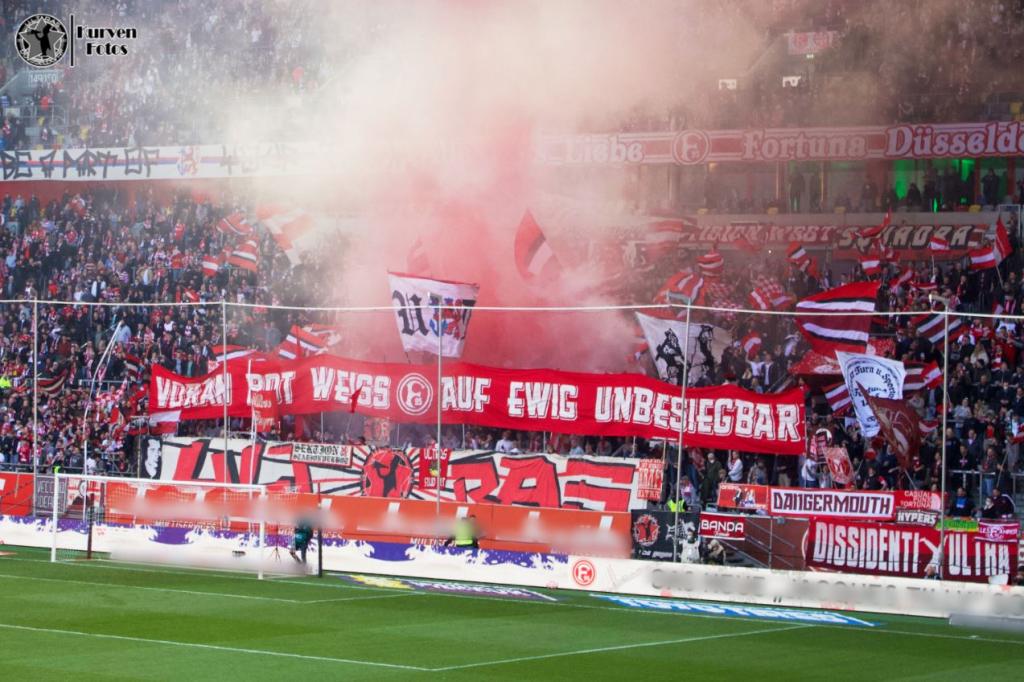 Düsseldorf zündet gegen Hamburg - Fortuna Düsseldorf 1895 e.V. | Pyroshow