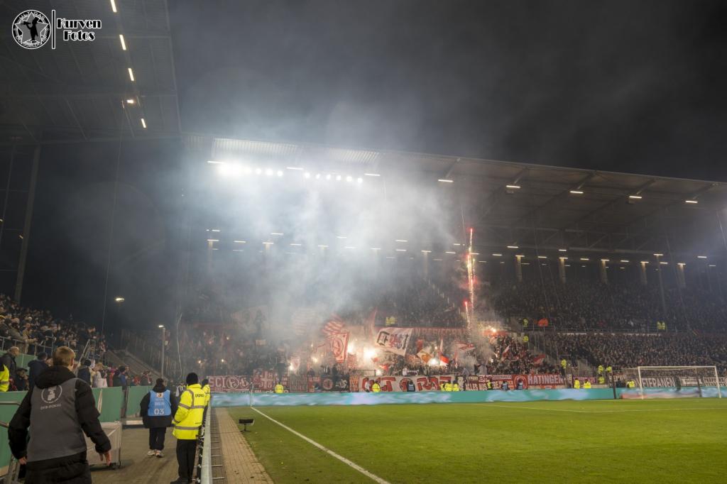 Düsseldorf zündet in St. Pauli - Fortuna Düsseldorf 1895 e.V. | Pyroshow