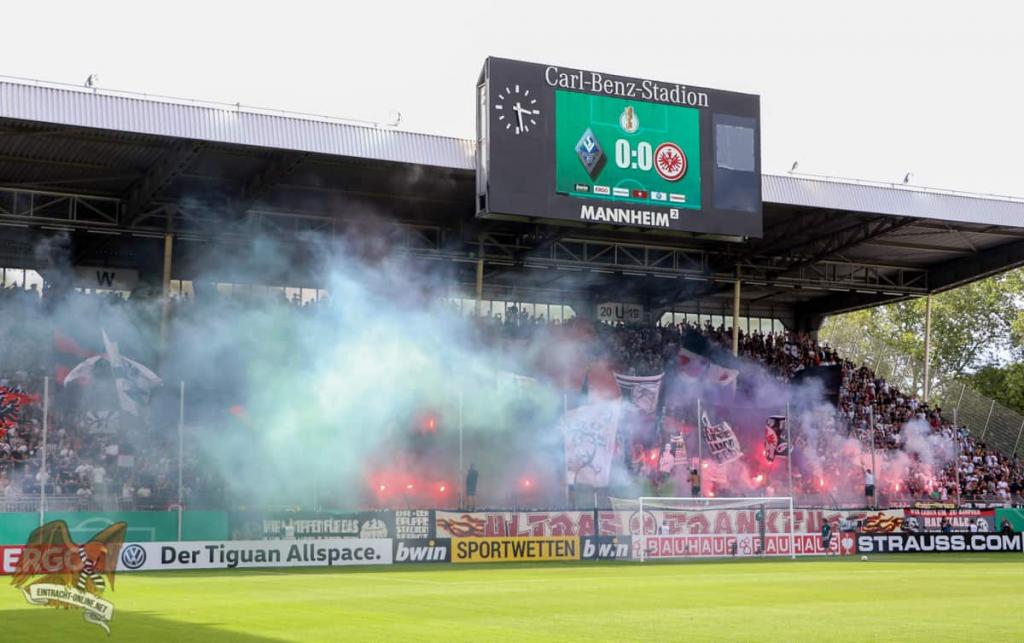 Frankfurt zündet in Mannheim - Eintracht Frankfurt | Pyroshow