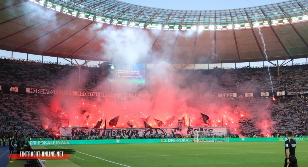 Frankfurt zündet beim Pokalfinale in Berlin - Eintracht Frankfurt | Pyroshow