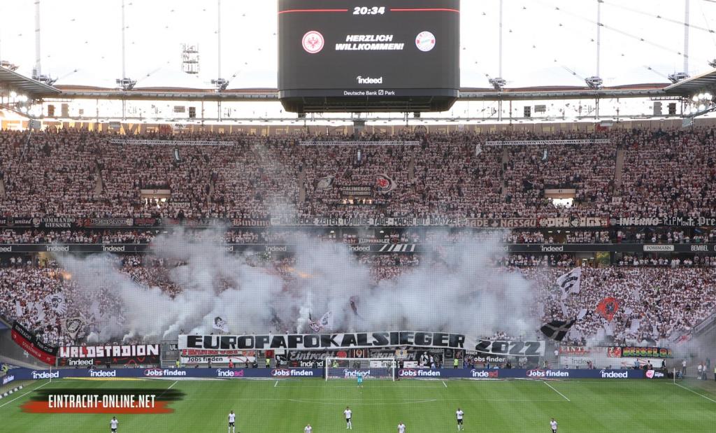 Frankfurt zündet gegen Bayern - Eintracht Frankfurt | Pyroshow