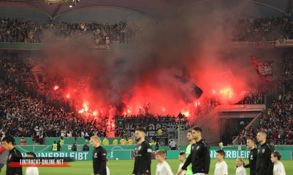 Frankfurt zündet in Stuttgart - Eintracht Frankfurt | Pyroshow