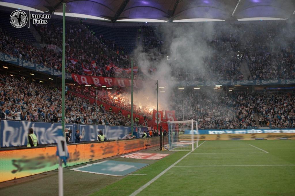 Düsseldorf zündet in Hamburg - Fortuna Düsseldorf 1895 e.V. | Pyroshow