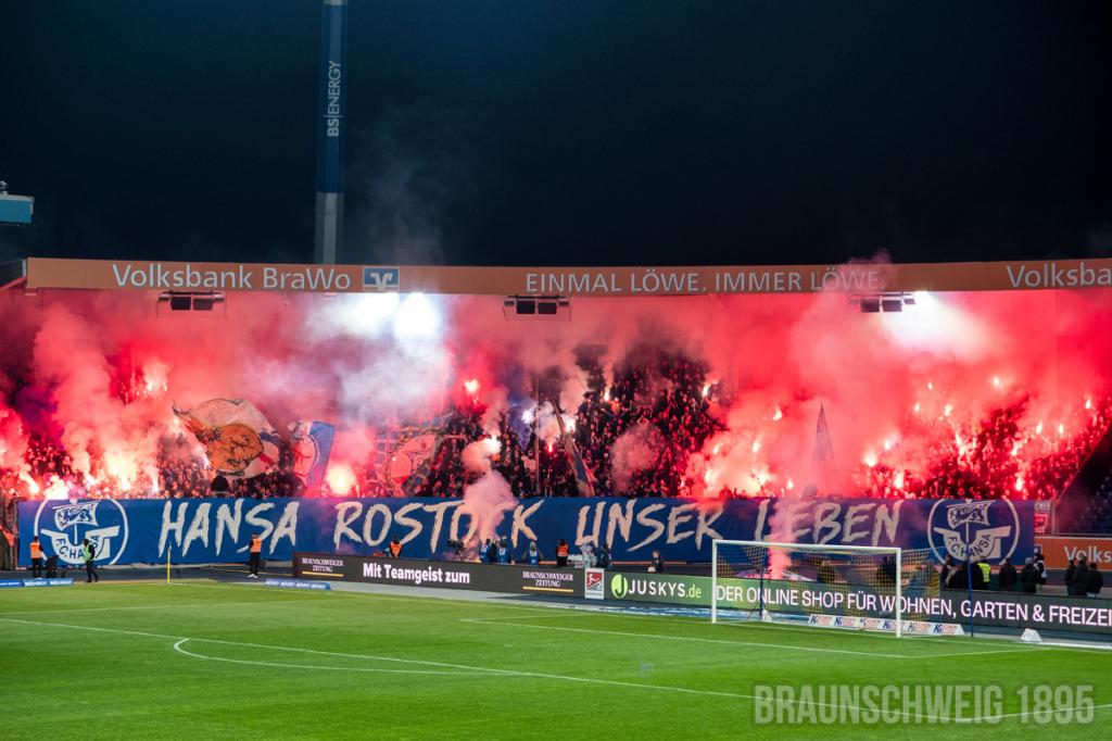 Hansa Rostock zündet in Braunschweig - FC Hansa Rostock | Pyroshow