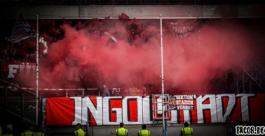 Intro und roter Rauch in Duisburg - FC Ingolstadt 04 | Rückblick - Bild 2
