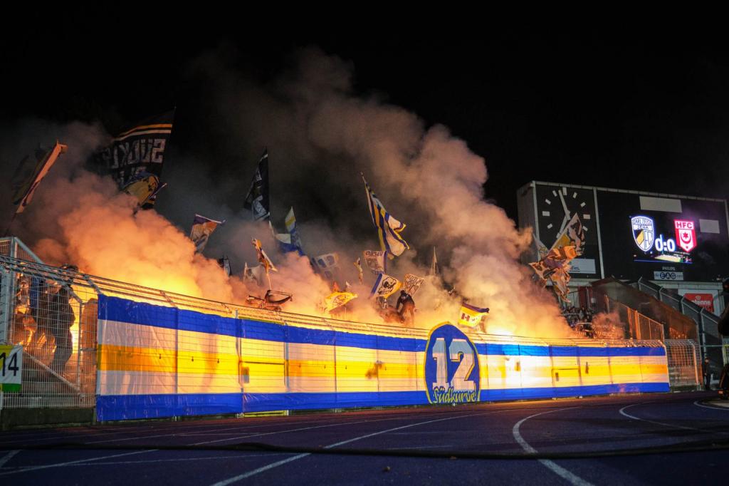 Jena zündet zu Hause gegen Halle - FC Carl Zeiss Jena | Pyroshow