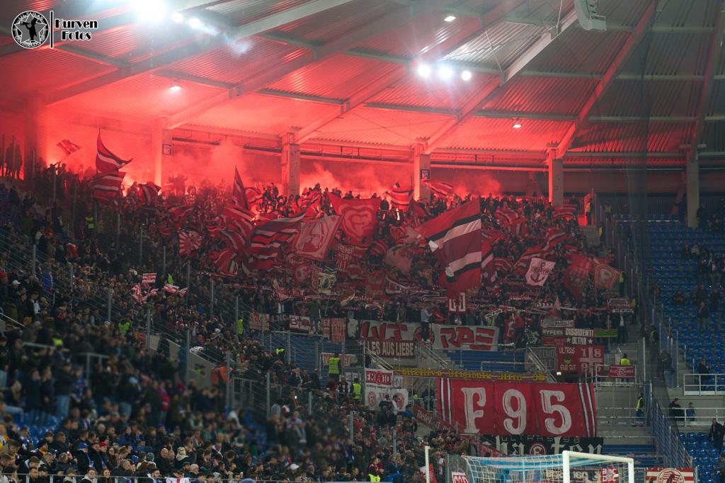 Düsseldorf zündet in Karlsruhe - Fortuna Düsseldorf 1895 e.V. | Pyroshow