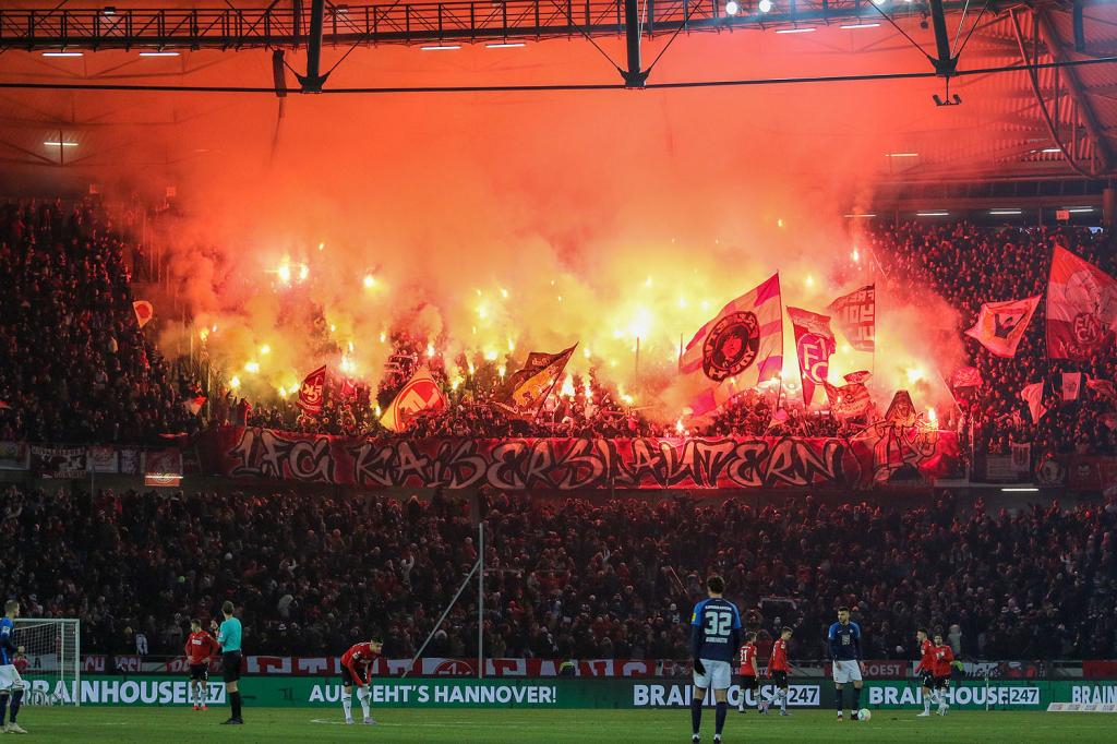 Kaiserslautern zündet in Hannover - 1. FC Kaiserslautern | Pyroshow