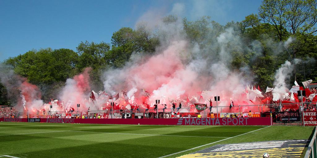 Kaiserslautern zündet bei Viktoria Köln - 1. FC Kaiserslautern | Pyroshow