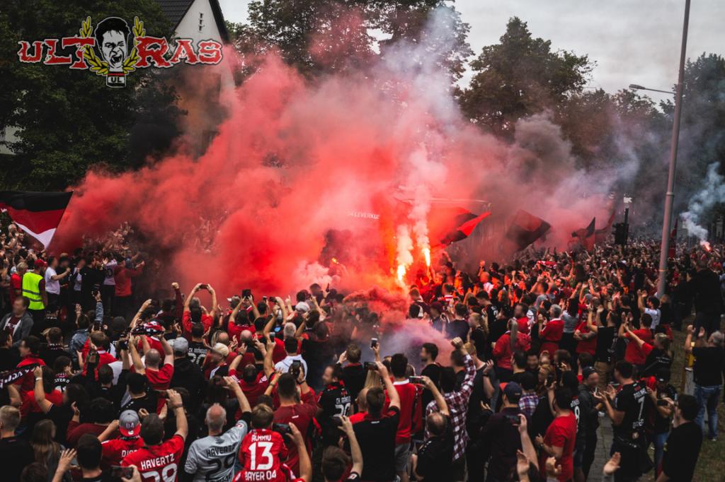 Busempfang von Bayer Leverkusen - Bayer 04 Leverkusen | Rückblick