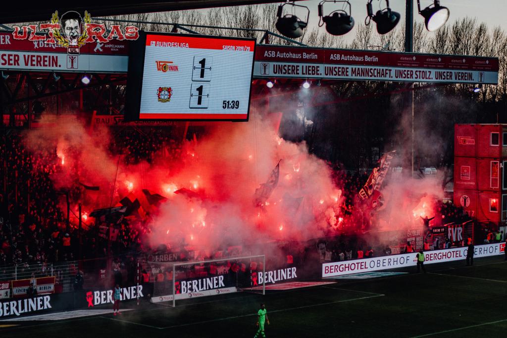 Leverkusen zündet bei Union Berlin - Bayer 04 Leverkusen | Pyroshow