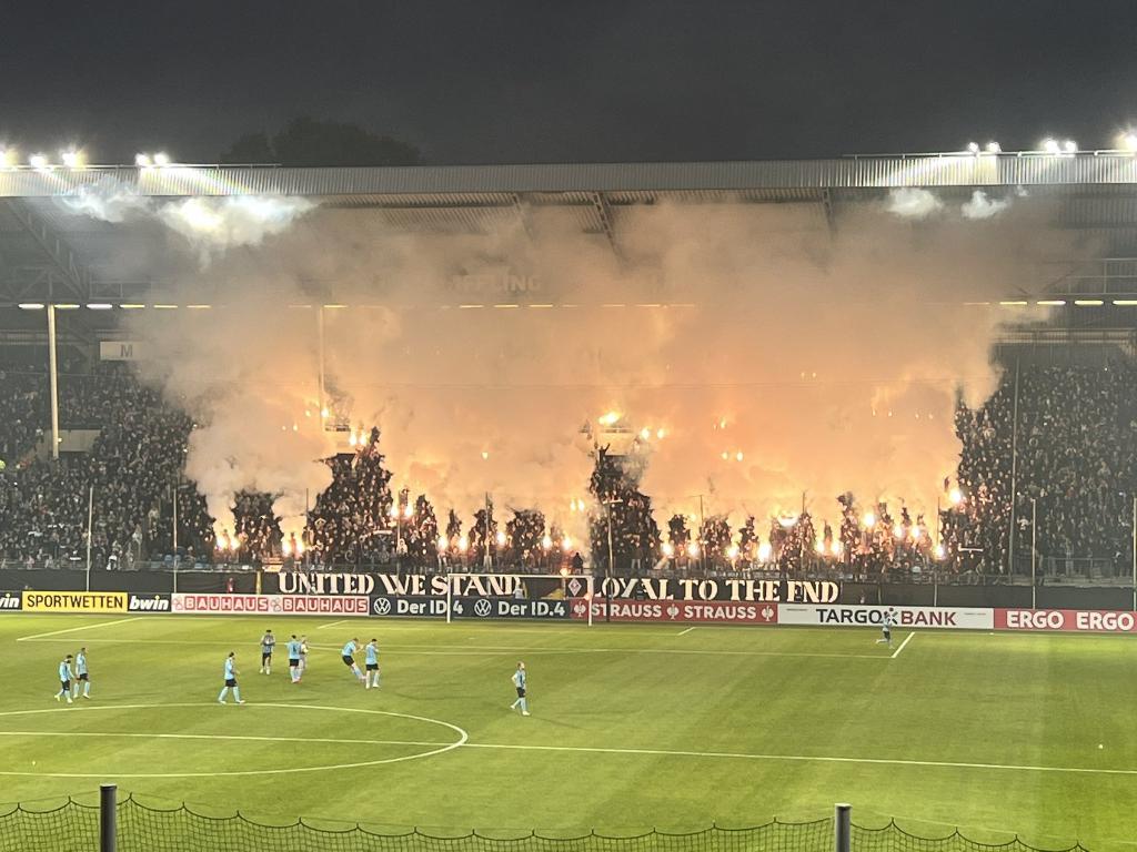 Waldhof Mannheim zündet im Pokal gegen Union Berlin - Waldhof Mannheim | Pyroshow