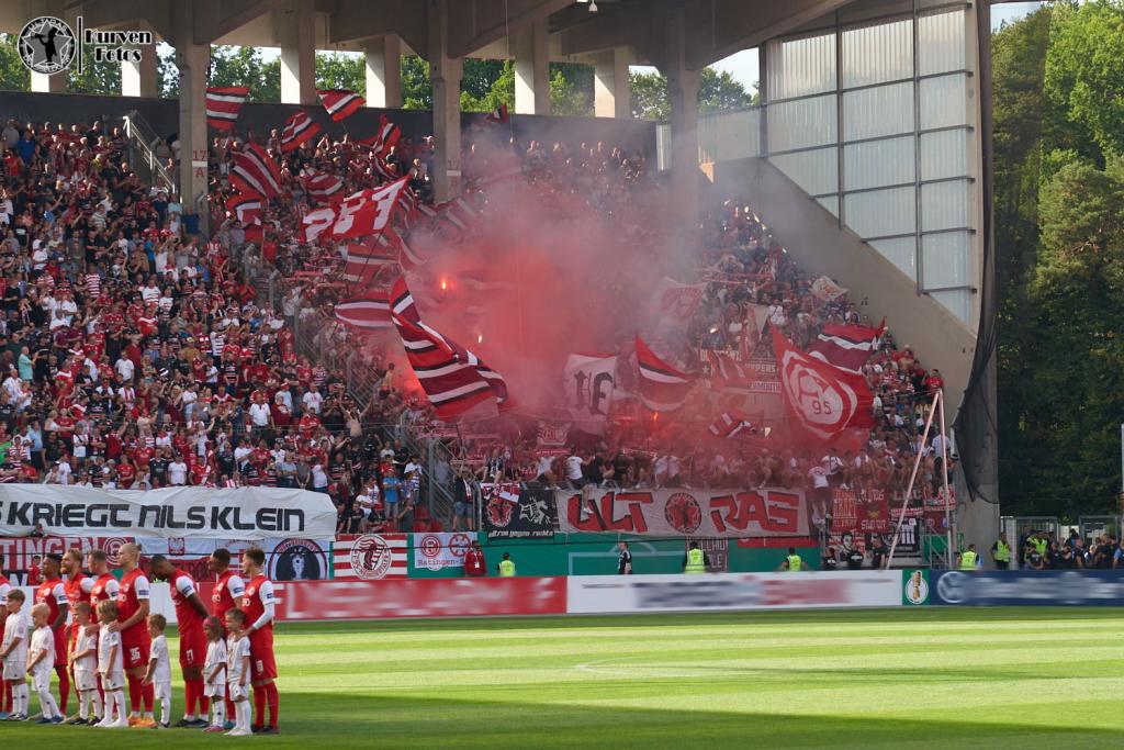 Düsseldorf zündet in Offenbach - Fortuna Düsseldorf 1895 e.V. | Pyroshow