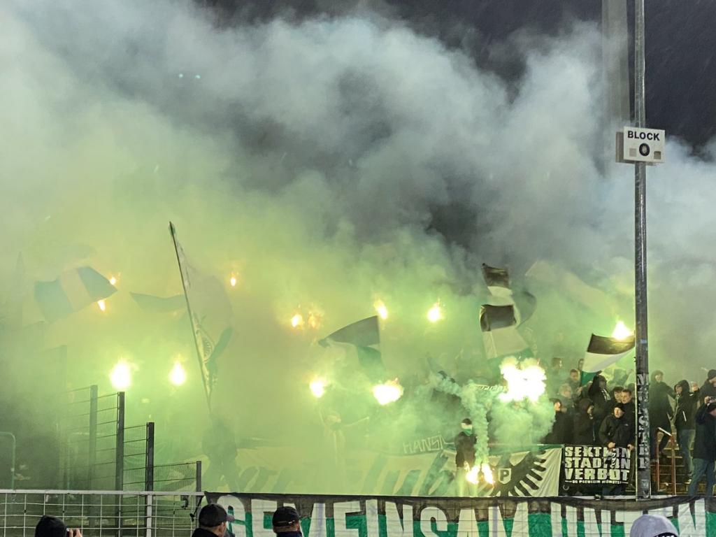 Münster zündet zu Hause gegen Magdeburg - Preußen Münster | Pyroshow